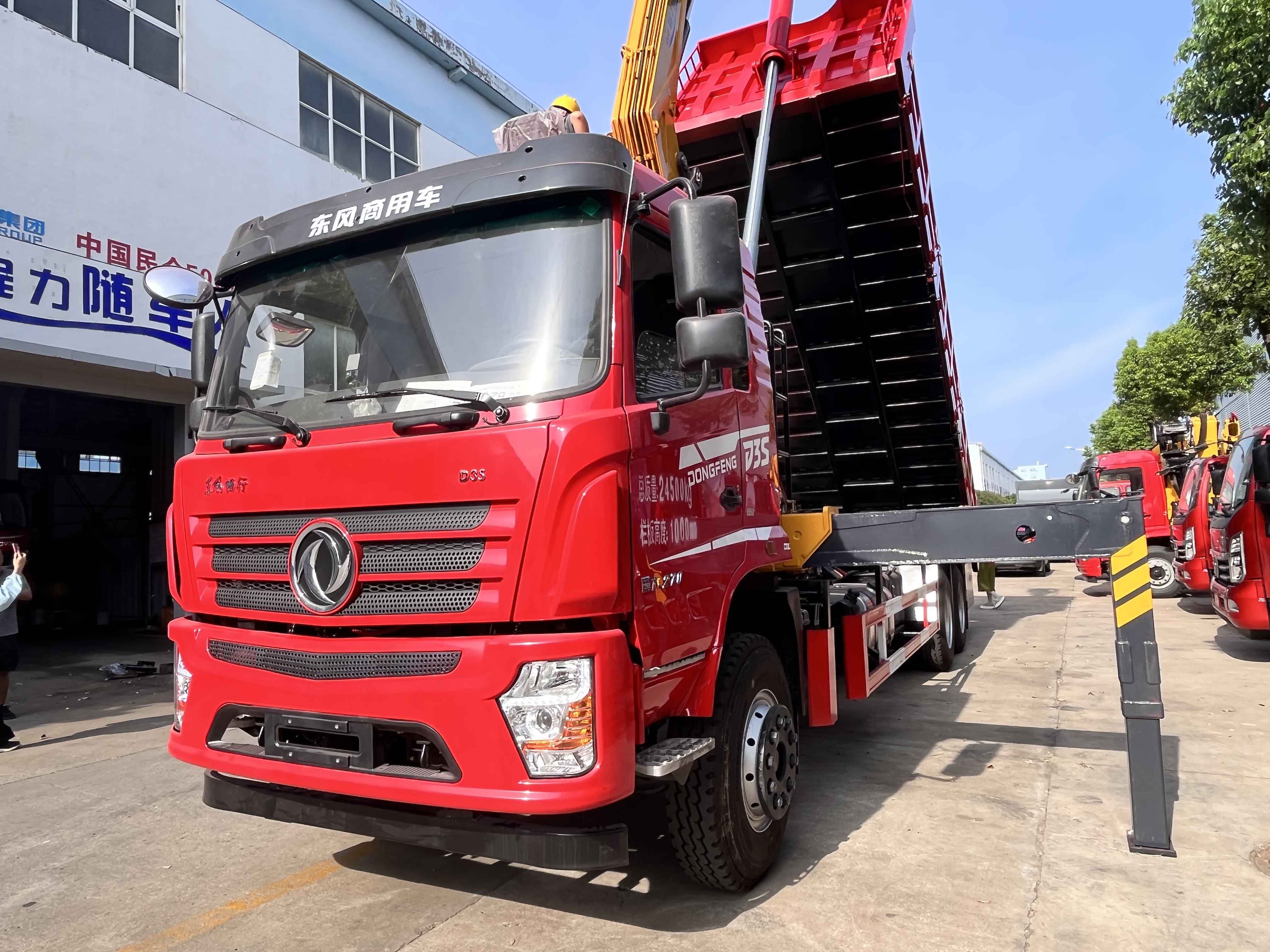 东风D3S后八轮抓钢机（3+2抓钢夹具，90吸盘，8吨4节折臂）