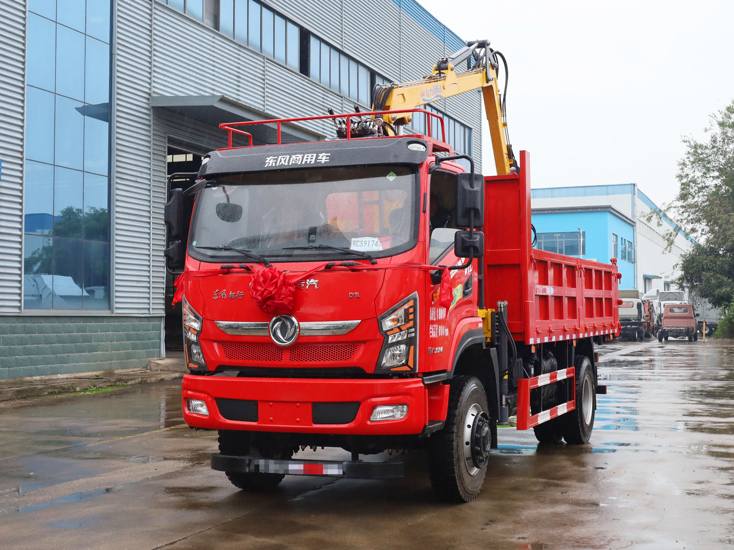 东风拓行D1L单排上装程力随车人7.8米抓木机(四驱，软连接）