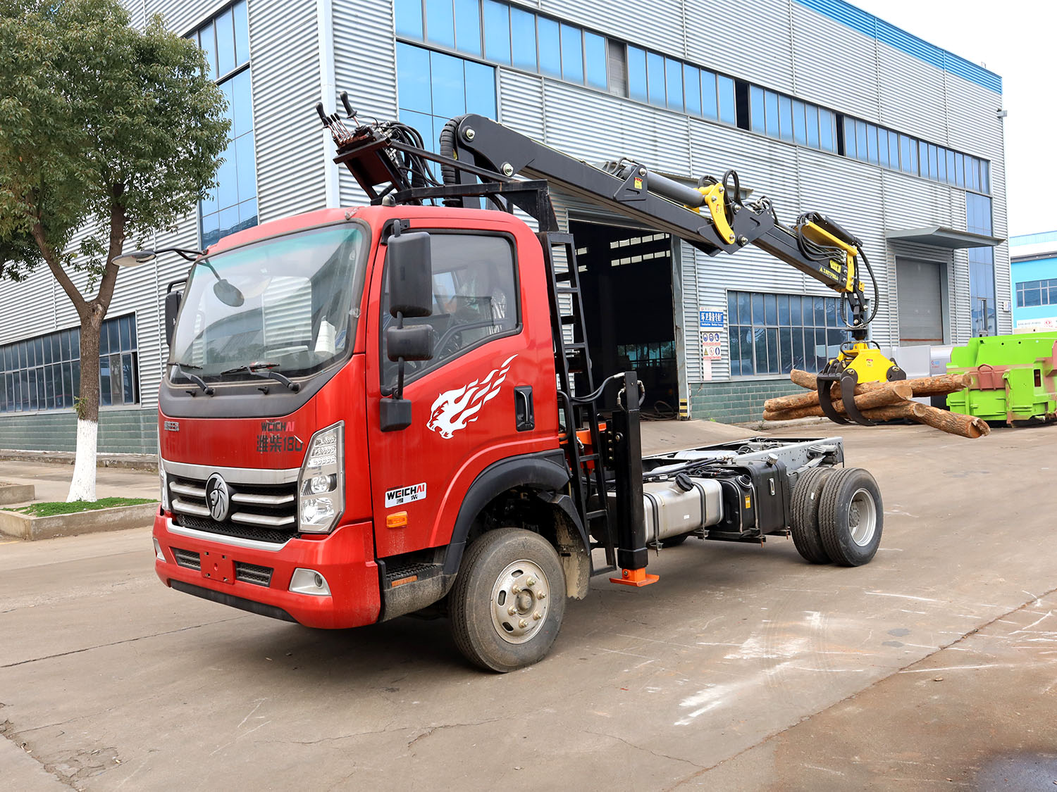 重汽王牌单排上装程力随车人7.8米抓木机（软连接，平口夹具）